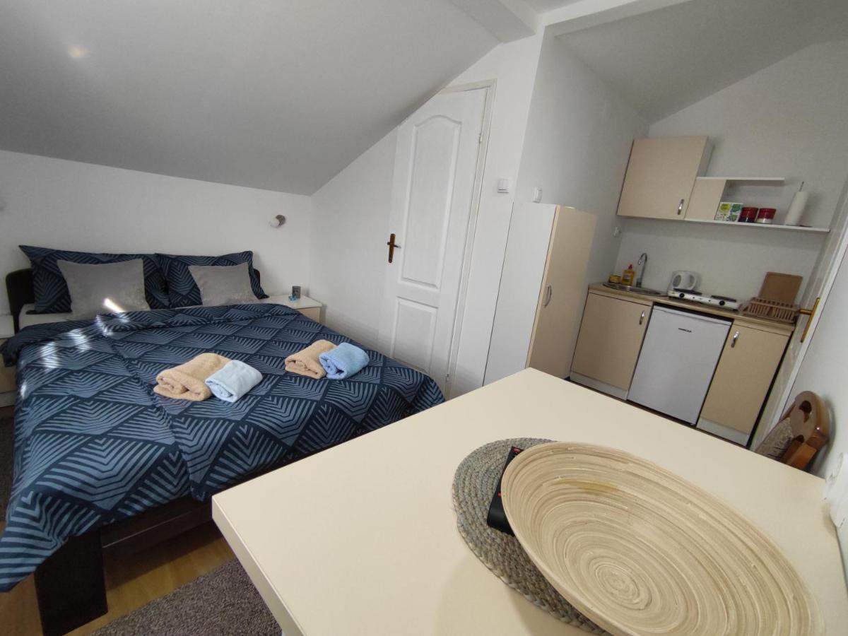 S. A. L. 2 Apartment ซเรนยานิน ภายนอก รูปภาพ